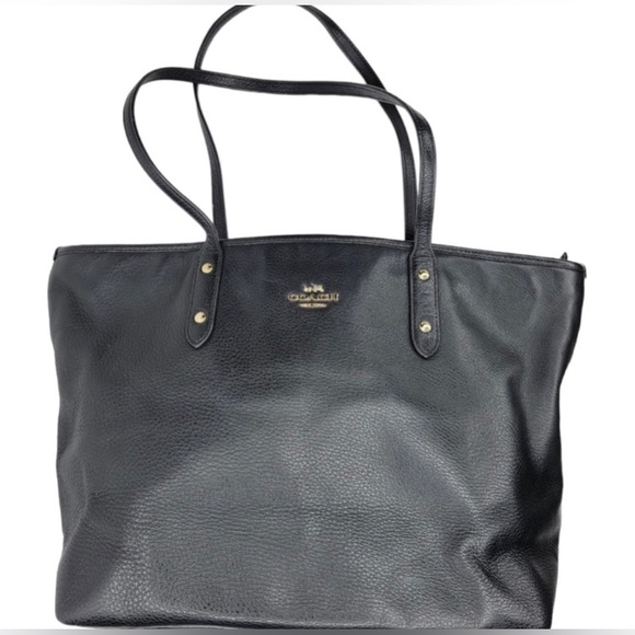 Coach Handbags - Gorgeous Coach Bag